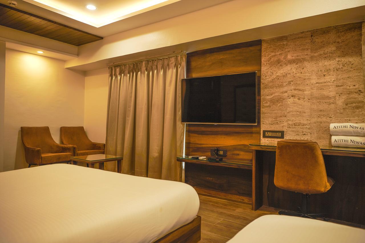 The Atithi Niwas Indore Exterior photo