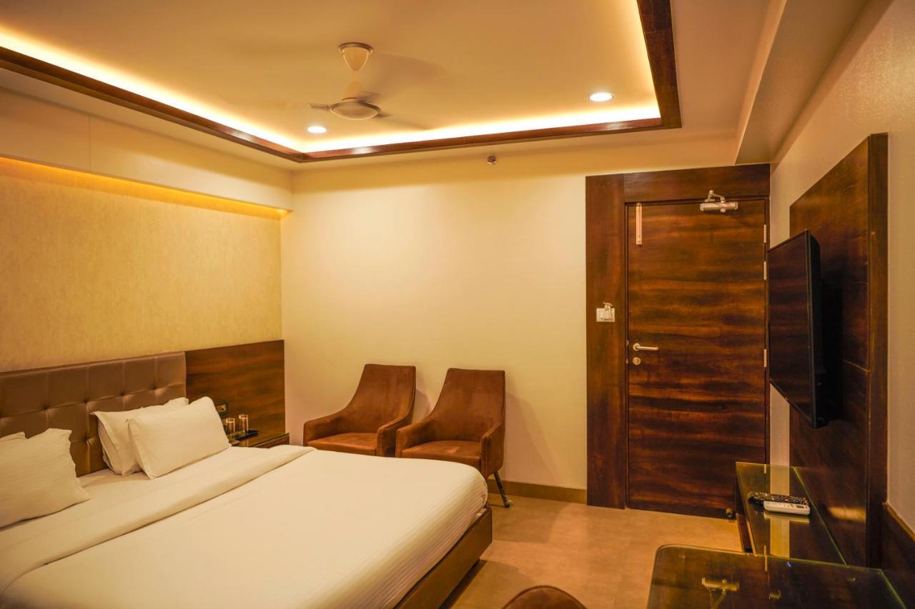 The Atithi Niwas Indore Exterior photo
