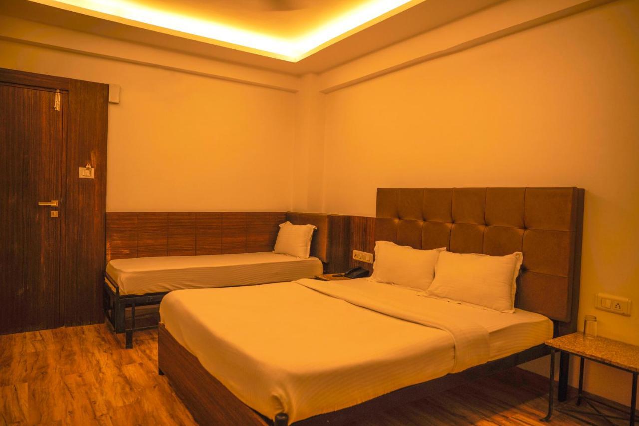 The Atithi Niwas Indore Exterior photo